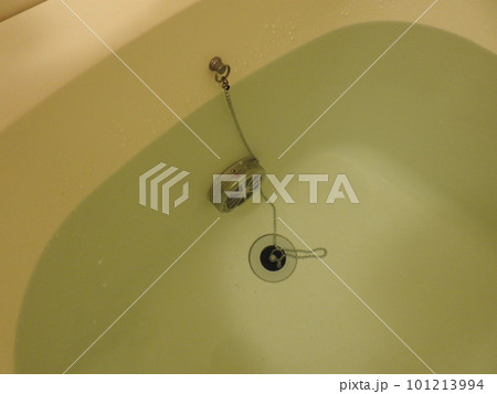 水の入ったバスタブ 水の入ったバスタブ 101213994