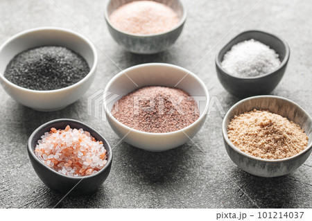 Bowls with assorted speciality salt Bowls with assorted speciality salt 101214037