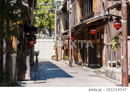 京都祇園の街並み 都をどりの提灯 春 京都祇園の街並み 都をどりの提灯 春 101214547