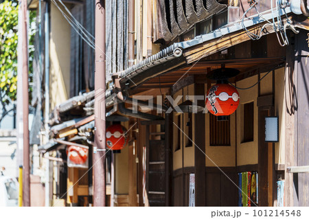 京都祇園の街並み 都をどりの提灯 春 京都祇園の街並み 都をどりの提灯 春 101214548