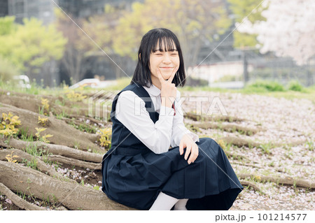 桜と女子高生 桜と女子高生 101214577