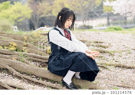 桜と女子高生 101214578
