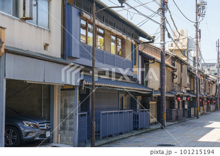 京都白川 新橋通の街並み 都をどりの提灯 春 京都白川 新橋通の街並み 都をどりの提灯 春 101215194