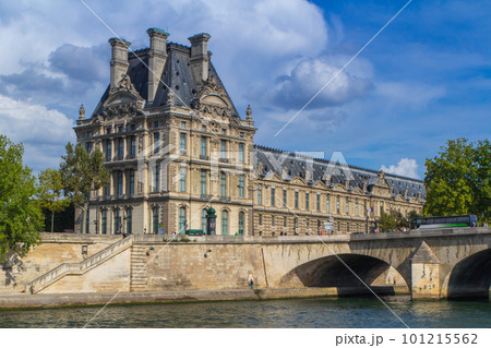 ルーヴル美術館〜ドゥノン翼～(フランス-パリ) 101215562