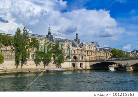 ルーヴル美術館〜ドゥノン翼～(フランス-パリ) 101215563