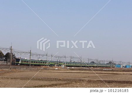 埼玉県久喜市を走るJR宇都宮線下り電車 埼玉県久喜市を走るJR宇都宮線下り電車 101216185