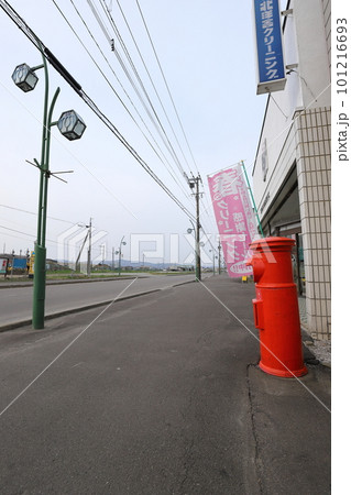 北海道　長万部　丸ポストのある風景（大町・旧加藤商店前） 101216693