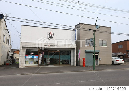北海道　長万部　丸ポストのある風景（大町・旧加藤商店前） 101216696