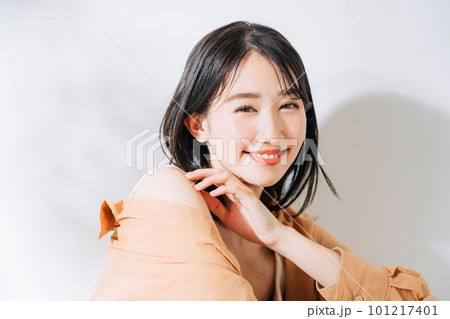 若い女性のビューティーイメージ 101217401