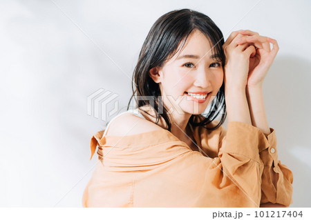 若い女性のビューティーイメージ 101217404