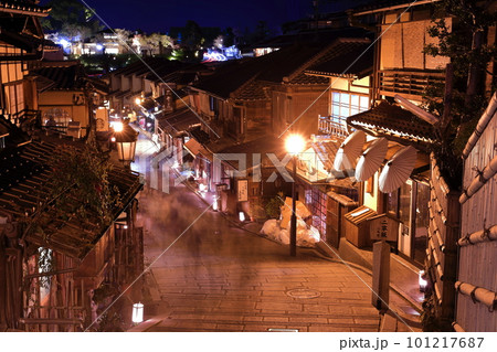 【京都府】春の二寧坂(二年坂)の夜景 【京都府】春の二寧坂(二年坂)の夜景 101217687