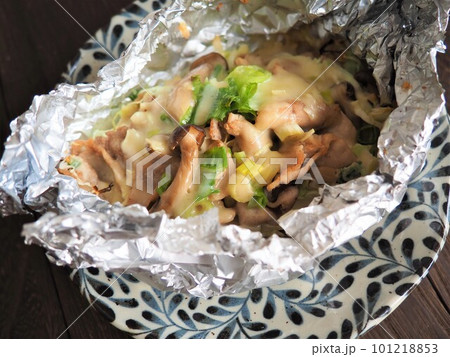 豚肉とキャベツのホイル焼き 豚肉とキャベツのホイル焼き 101218853