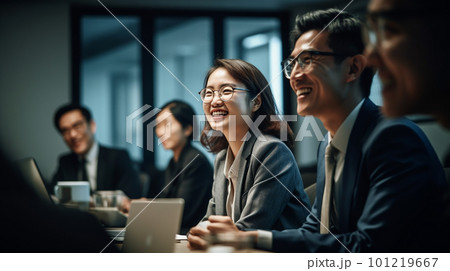 日本のオフィスで働く会社員、会議や打ち合わせ中（generative AI） 101219667