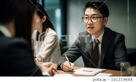 日本のオフィスで働く会社員、会議や打ち合わせ中（generative AI） 101219668