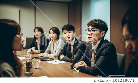 日本のオフィスで働く会社員、会議や打ち合わせ中（generative AI） 101219671