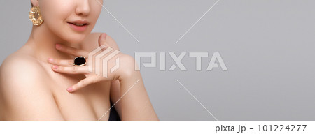 Beautiful girl with set jewelry . Woman in a Beautiful girl with set jewelry . Woman in a 101224277