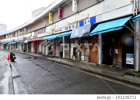 野毛の都橋商店街 101226711