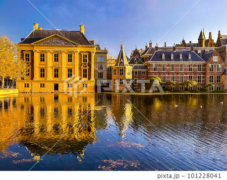 View of The Binnenhof building at sunset in The Hague, Netherlands View of The Binnenhof building at sunset in The Hague, Netherlands 101228041