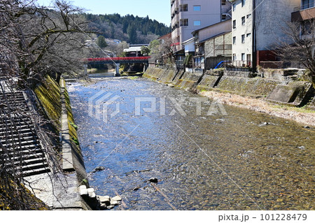 小京都高山の中橋と春の桜を待つ季節 小京都高山の中橋と春の桜を待つ季節 101228479