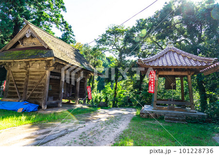 【中国三十三観音霊場】第三十番　長谷寺　仁王門と鐘楼　鳥取県倉吉市 101228736