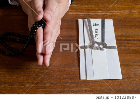 数珠と御霊前 101228887