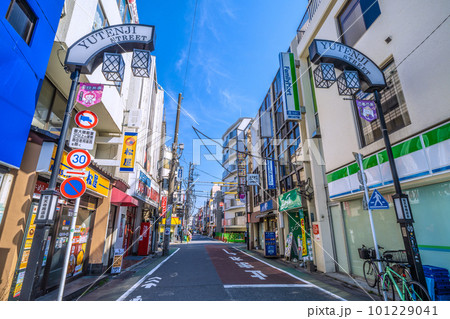 日本の東京都市景観　東急電鉄　祐天寺駅前の祐天寺商店街（祐天寺駅通り）などを望む 101229041