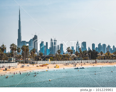 La Mer Beach and beachfront shops La Mer Central in Dubai, United Arab Emirates La Mer Beach and beachfront shops La Mer Central in Dubai, United Arab Emirates 101229961