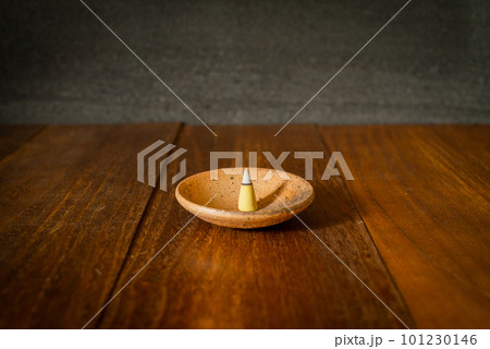 皿に乗った三角香 皿に乗った三角香 101230146