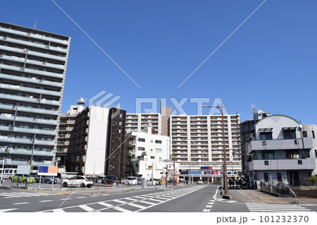 埼玉県富士見市 鶴瀬駅西口の街並み 埼玉県富士見市 鶴瀬駅西口の街並み 101232370