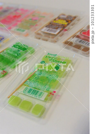 カラフルなお菓子 カラフルなお菓子 101233301