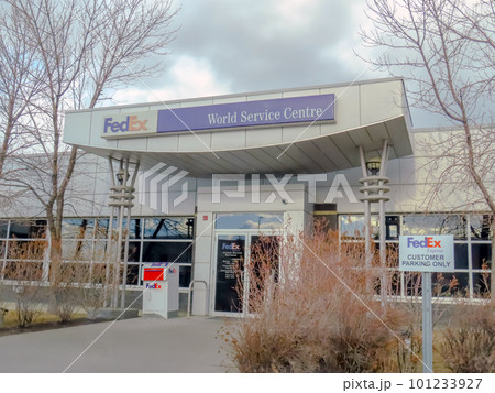Calgary, Alberta, Canada. Feb 13, 2023. A Fedex facility Ship Centre. Calgary, Alberta, Canada. Feb 13, 2023. A Fedex facility Ship Centre. 101233927