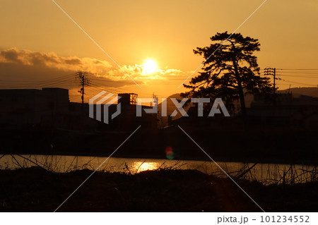 沈む夕日と河 沈む夕日と河 101234552