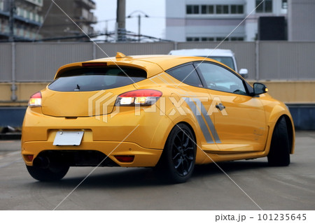 黄色いスポーツカー イメージ 黄色いスポーツカー イメージ 101235645