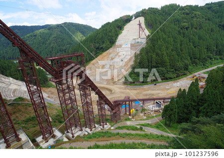 足羽川ダムの建設工事現場 2022年8月 足羽川ダムの建設工事現場 2022年8月 101237596