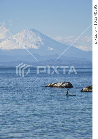 【神奈川県】長者ヶ崎海岸からの眺める富士山 【神奈川県】長者ヶ崎海岸からの眺める富士山 101240395