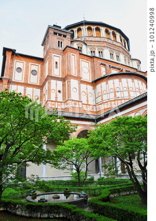 イタリア　ミラノ　サンタ・マリア・デッレ・グラツィエ教会とドメニコ会修道院のダ・ヴィンチの『最後の晩 101240998