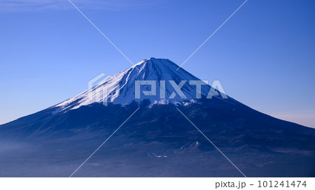 （山梨県）御坂山地・王岳～鬼ヶ岳稜線上からの富士山展望 101241474