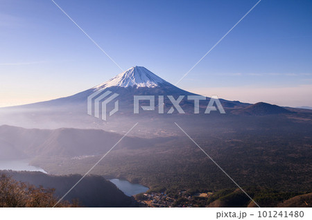 （山梨県）御坂山地・王岳～鬼ヶ岳稜線上からの富士山展望 101241480