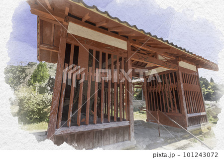 水彩画風　石見銀山大森町並み　観世音寺　仁王門　島根県大田市 101243072