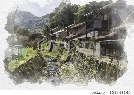 石見銀山大森町並み　銀山川　島根県大田市 101243140