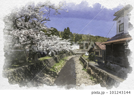 石見銀山大森町並み　銀山川　島根県大田市 101243144