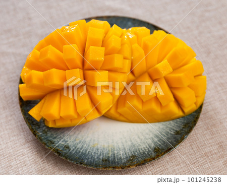 Deliciously served fresh mangoes diced and laid out on plate 101245238