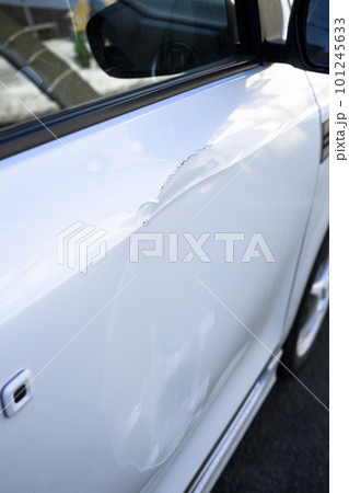 ドアをぶつけた車 101245633