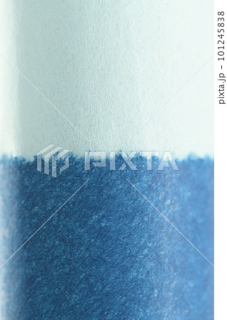 和紙によるツートンカラーの円柱形背景素材 和紙によるツートンカラーの円柱形背景素材 101245838