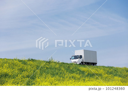 トラック　イメージ	 101248360