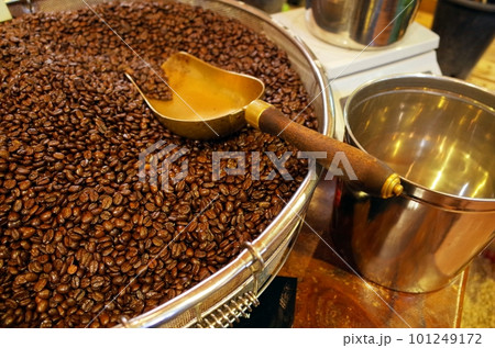 Stainless bowl with coffee beans Stainless bowl with coffee beans 101249172