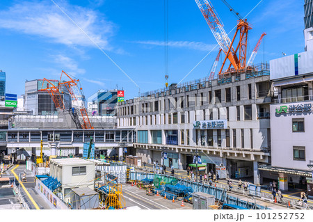 日本の東京都市景観 4月。解体工事が進む渋谷駅や林立する大型クレーンなどを望む＝4日 101252752