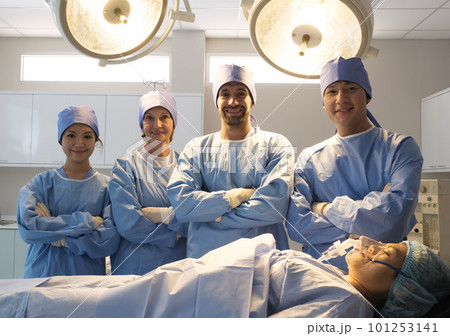 The medical team operated on the patient The medical team operated on the patient 101253141