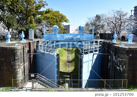 淀川旧分流施設 毛馬第一閘門 101253700