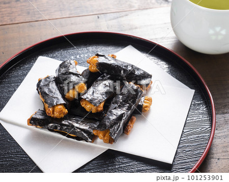 海苔巻きせんべい 海苔巻きせんべい 101253901